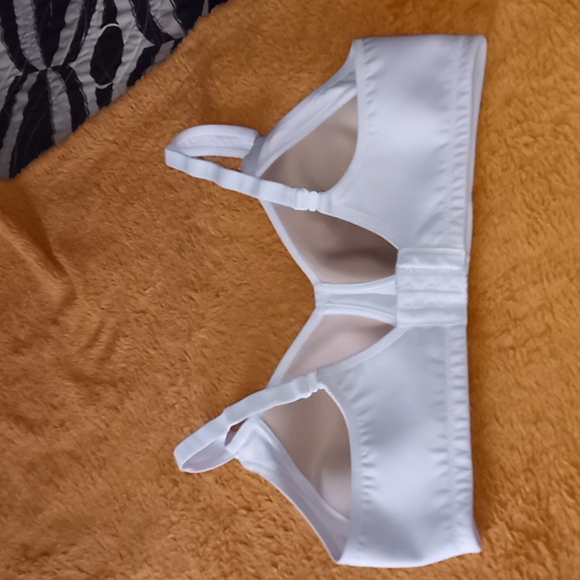 Vanity Fair Bra Size 38C - Picture 2 of 6